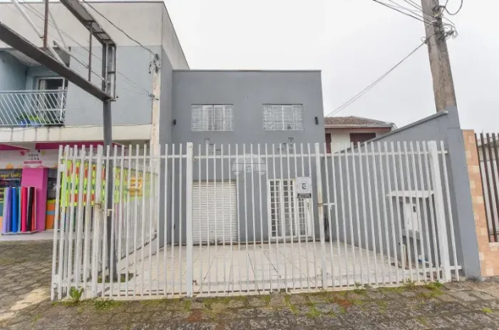 VENDE-SE SOBRADO COMERCIAL A 50 METROS SHOPING PINHEIRINHO