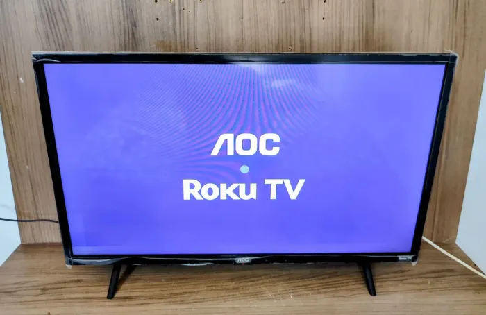 Tv 32 AOC Roku smart zerada toda original nós plástico