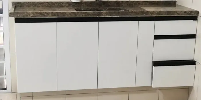 Pia em granito com gabinete de inox