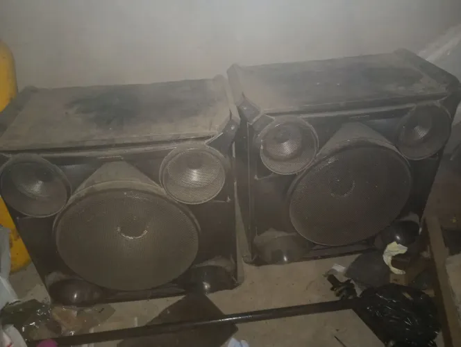 Caixa de som boca de 18