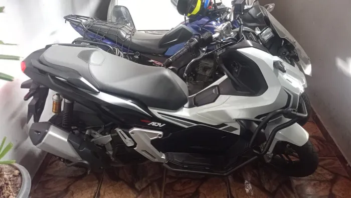 ADV 150 / Impecável