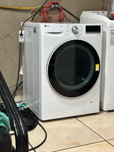 Máquina de lavar roupa(lava e seca)