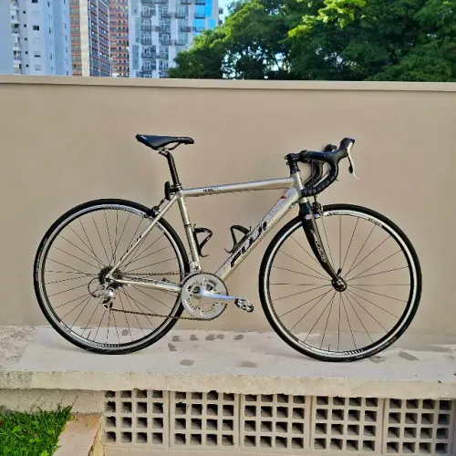 Bicicleta Speed Fuji Team SL - Super Lite | Shimano Ultegra 2x10v | +- 8,5Kg