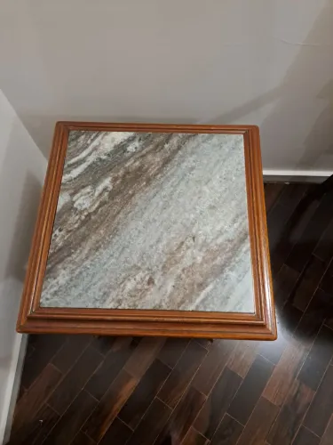Mesa de canto quadrada