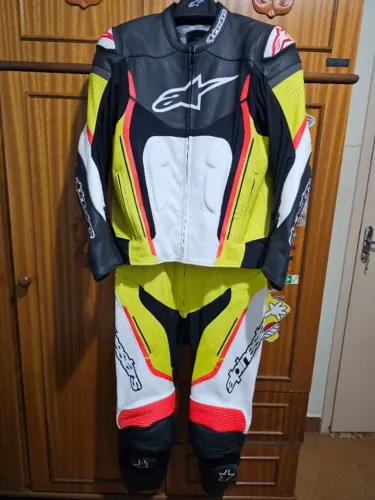 Macacão Alpinerstars Motegi V2 - 02 peças Tamanho 52 Novo Zero Sem Uso
