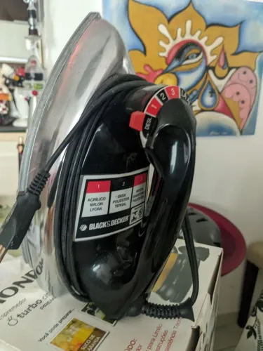 Ferro passar Black Decker modelo clássico