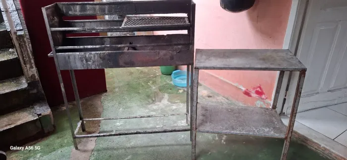 Churrasqueira de 1 metro com 2 andares para trabalhar,com bancada,com pequeno reparo a fzr