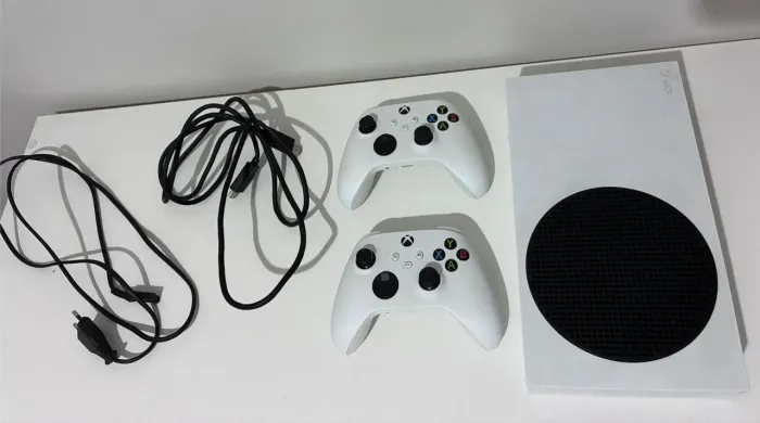 XBOX SERIES S - EXCELENTE ESTADO! 