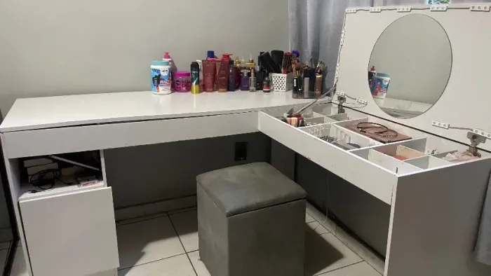 Penteadeira com escrivaninha