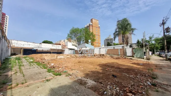 Terreno a venda no centro da cidade de Campinas.