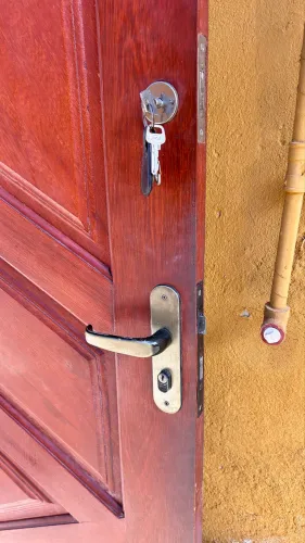 Porta de 80cm madeira maciça
