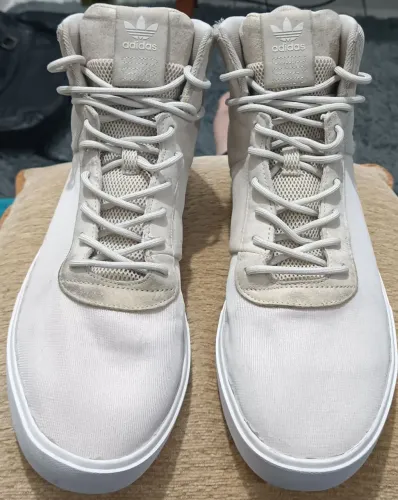 Tênis Adidas tubular. Splendid off white
