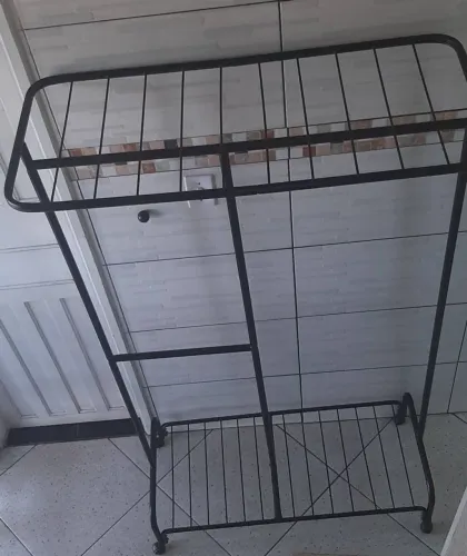 Vende se Arara de roupas semi nova