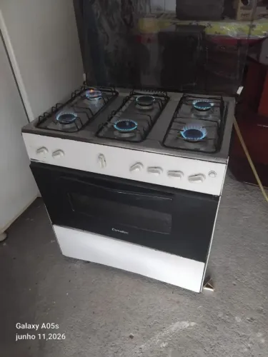 Fogão funcionando tudo precisa de um dono