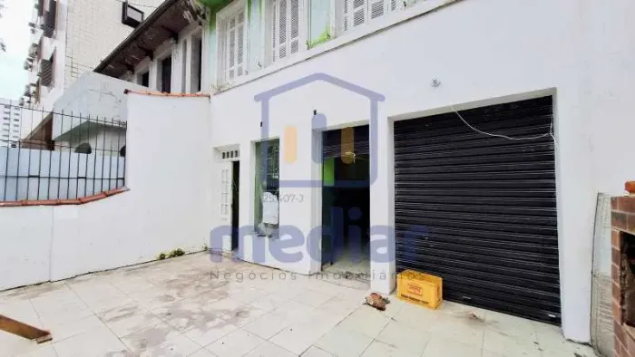 Sobrado / Salão comercial no Gonzaga, excelente ponto para vários segmentos de negócios.