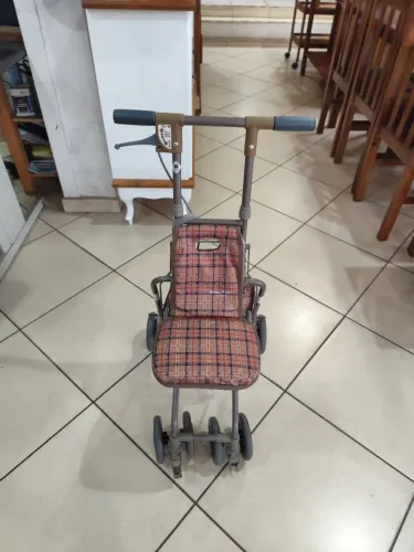 Andador 4 Rodas com Assento e Freio - Dobrável