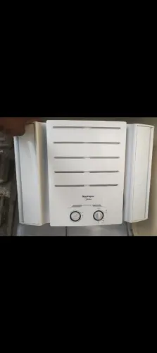 Vende se esse ar-condicionado semi novo  motivo viagem contato *38