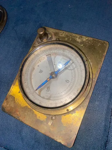 Bússola Antiga Vintage de Metal - Relíquia para Colecionador
