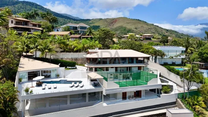 Casa Contemporânea no Engenho DÁgua - Ilhabela/SP