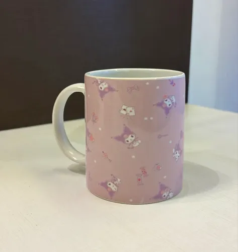 Caneca hello kitty, kuromi e cinnamoroll