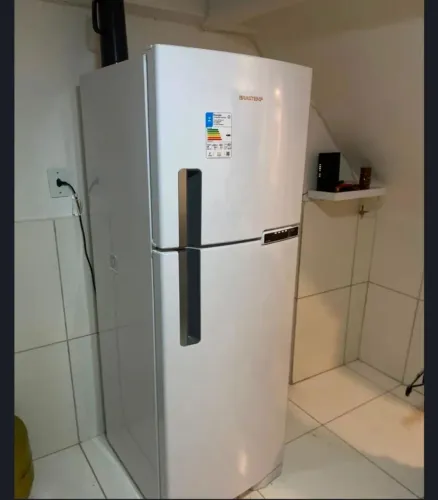 Geladeira nova 8 mes de uso so zero com nota