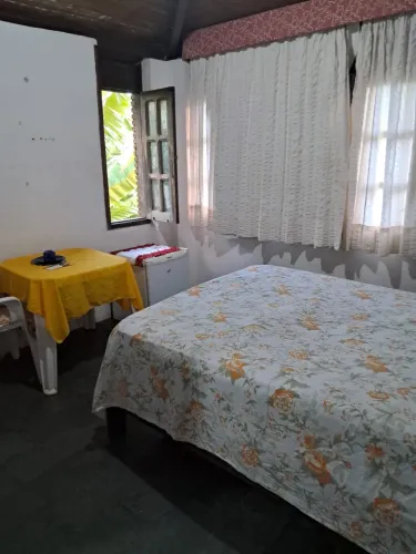 Quarto para solteiros entrada indep orla Pituacu 