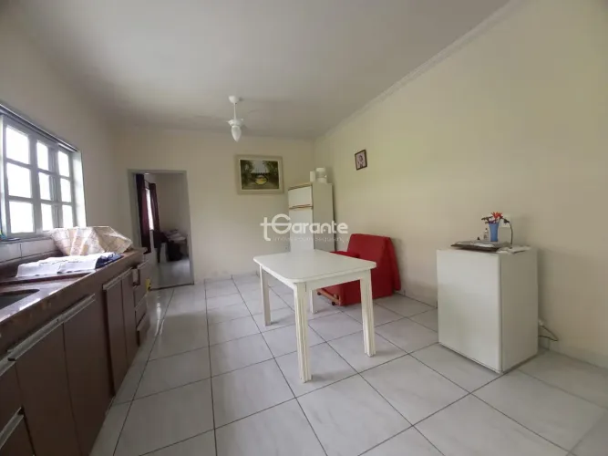 Casa à venda de 271m² com 2 quartos, 6 vagas e piscina em Itanhaém / SP