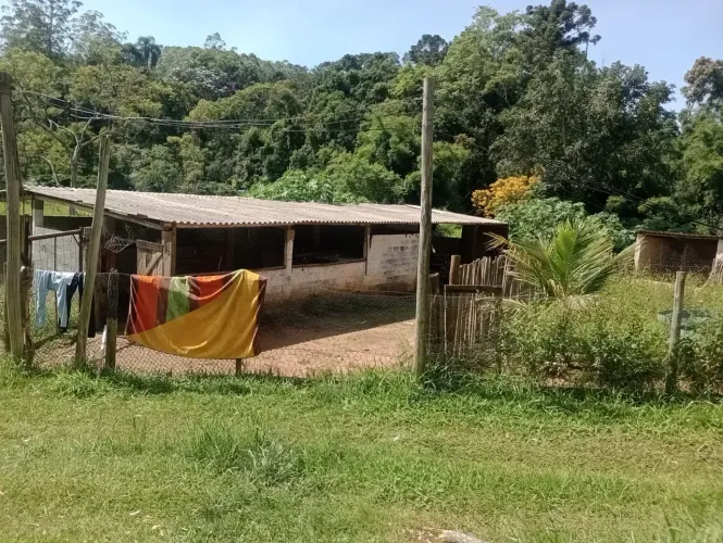 Terreno plano de área aberta próximo a Juquitiba