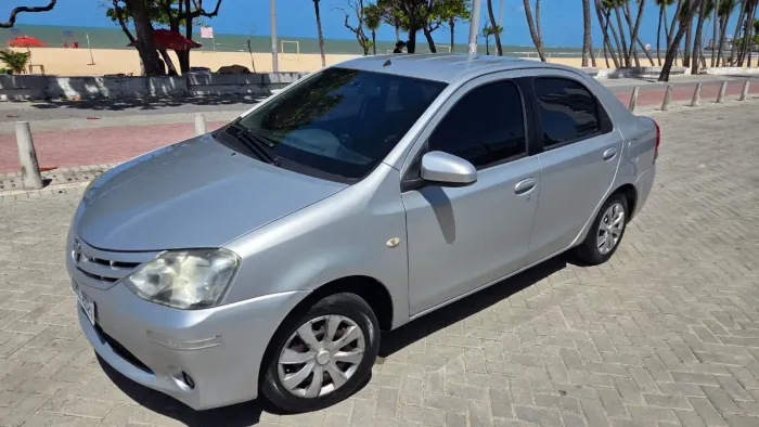 Toyota Etios XS Sedan 1.5 Flex 16V 4P Mec. 2015