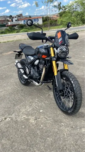 Triumph scrambler 400 XC