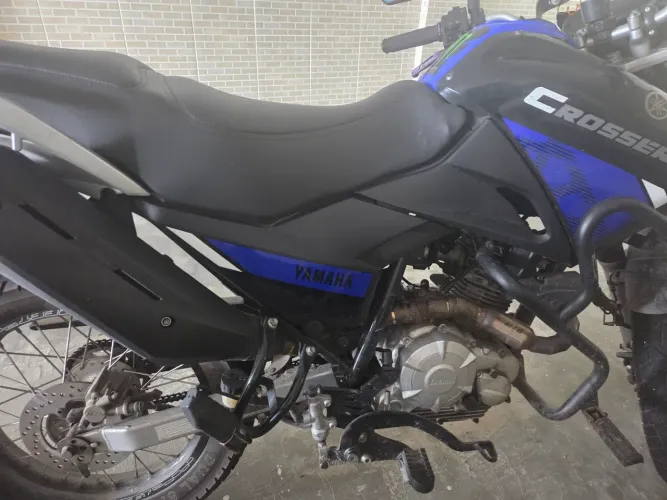 Crosser 2023 azul - único dono