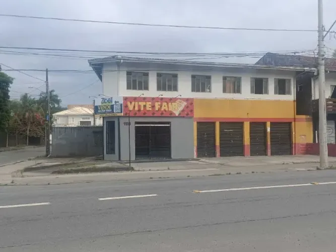 IMÓVEL EM JOINVILLE, BAIRRO BOA VISTA, COM 400 M². CONTATO: 47- *