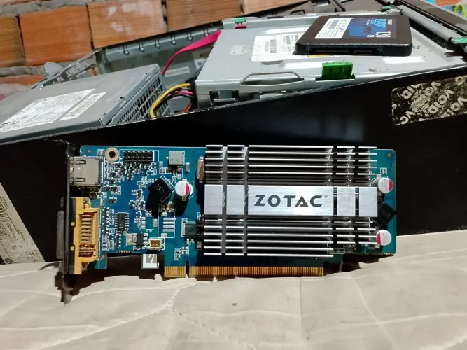 Placa De Vídeo Zotac Geforce 8400 Gs 512mb DDDR3