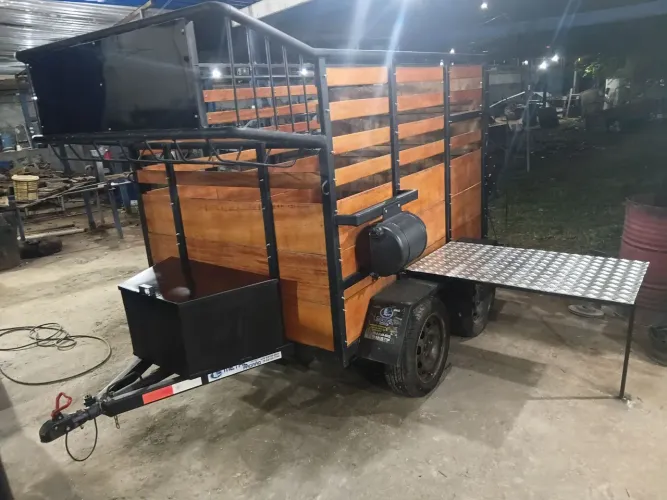 Reboque de 2 eixos luxo a venda!