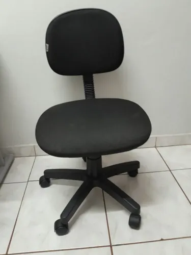 Cadeira giratória de rodinhas estudo/escritório