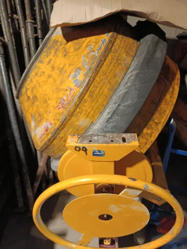 Vende-se betoneira