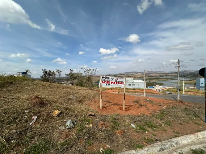 Oportunidade! Excelente Terreno na avenida principal do Vale dos coqueiros