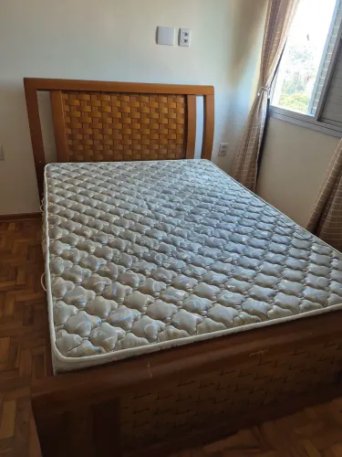 Cama madeira maciça com gavetas