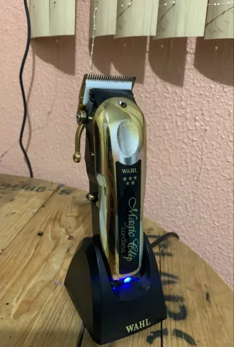 Maquinas WAHL MAGIC CLIP GOLD e WAHL MAGIC CLIP VERMELHA