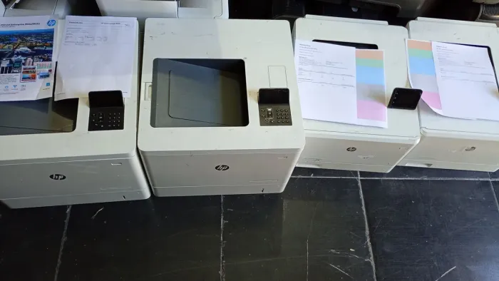 Lote com 3 impressoras Hp color,usadas e precisa de revisão técnica