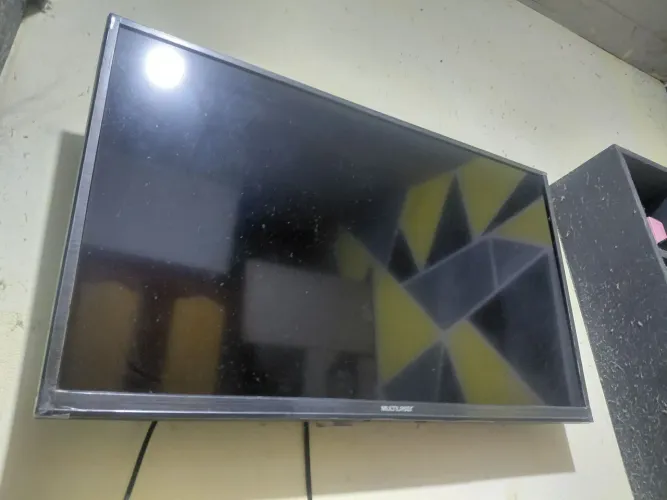 TV de 42" Multilaser TL041 com tela LED Full HD - preto