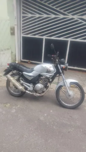 Moto em boa condições.
