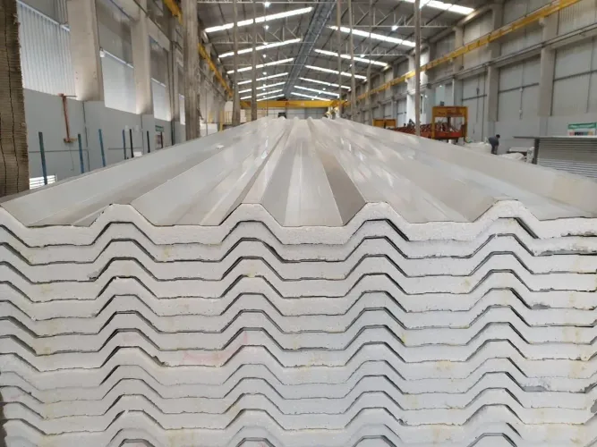 Telha sanduíche de aluzinco Trapezoidal TP