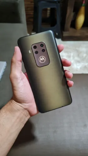 Motorola One Zoom de Vitrine