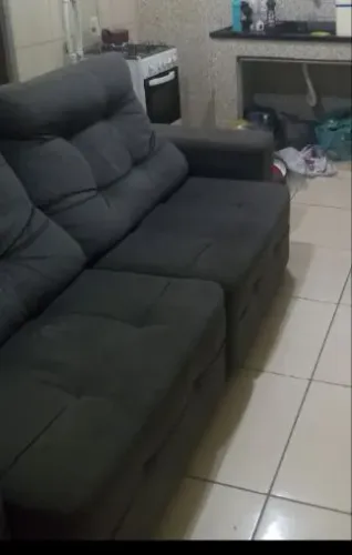 Sofá retrátil usado em bom estado