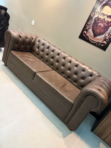 Sofá Chesterfield 3 lugares - Elegância que nunca sai de moda.