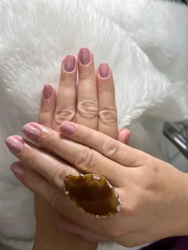 Preciso de Manicure e Pedicure profissional