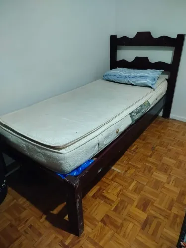 VENDO CAMA DE MADEIRA + COLCHÃO 
