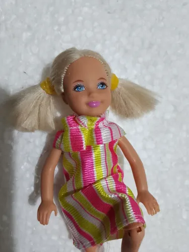 Boneca Chelsea articulada