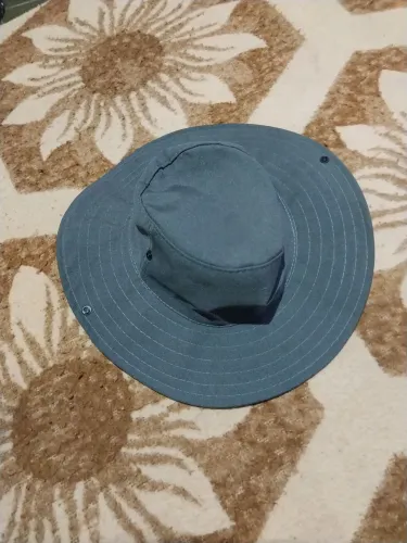 Vendo 04 chapéus de pescador Estão novinhos. Não foram usados uma vez sequer  